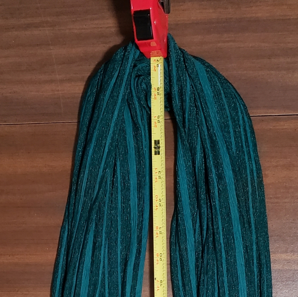Green Infinity Scarf - Picture 3 of 4